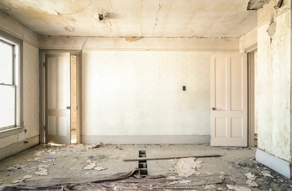 Waste disposal crew managing a cleanout project in Los Fresnos